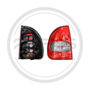 LAMPARA STOP IZQUIERDO 4 PUERTAS CHEVROLET CORSA MODELO 2000