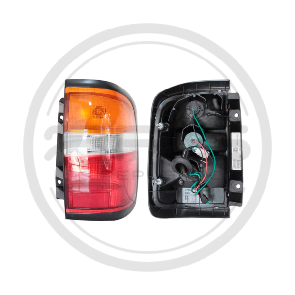 LÁMPARA STOP DERECHO NISAN PATHFINDER MODELO 1998